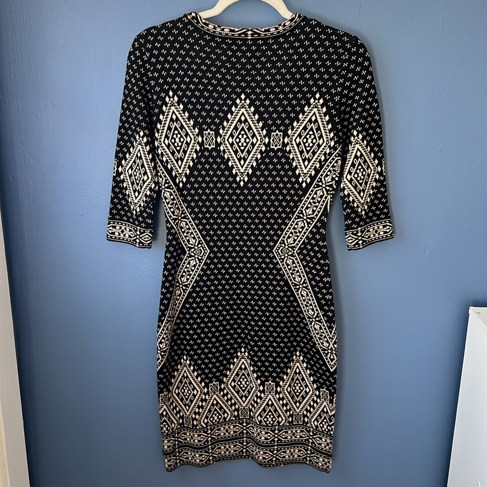 Indication Patterned Quarter Sleeve Length Mid-Le… - image 2